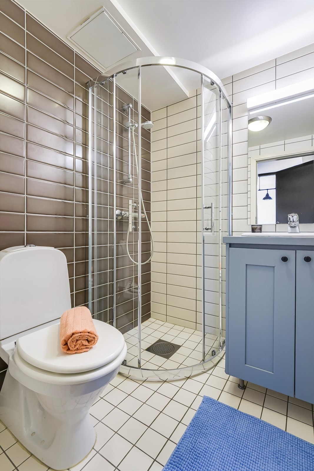 Flislagt bad fra 2006 med gulvvarme Galleribilde