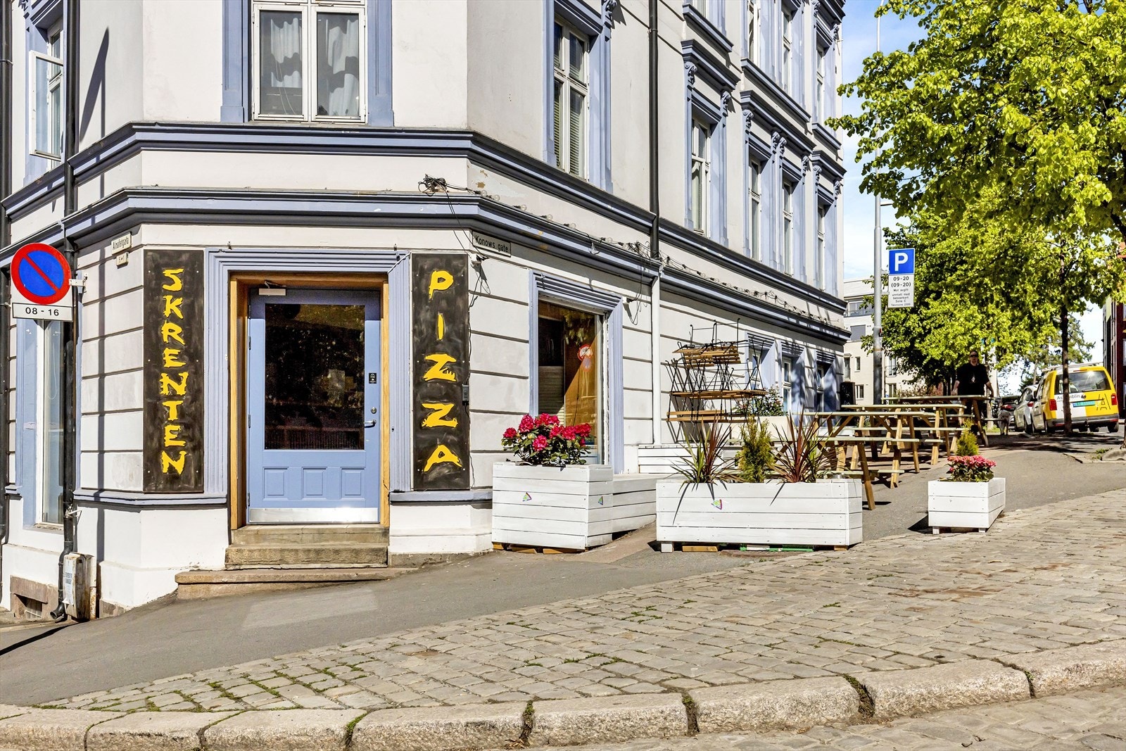 Området har flere hyggelige serveringssteder og caféer i gangavstand Galleribilde