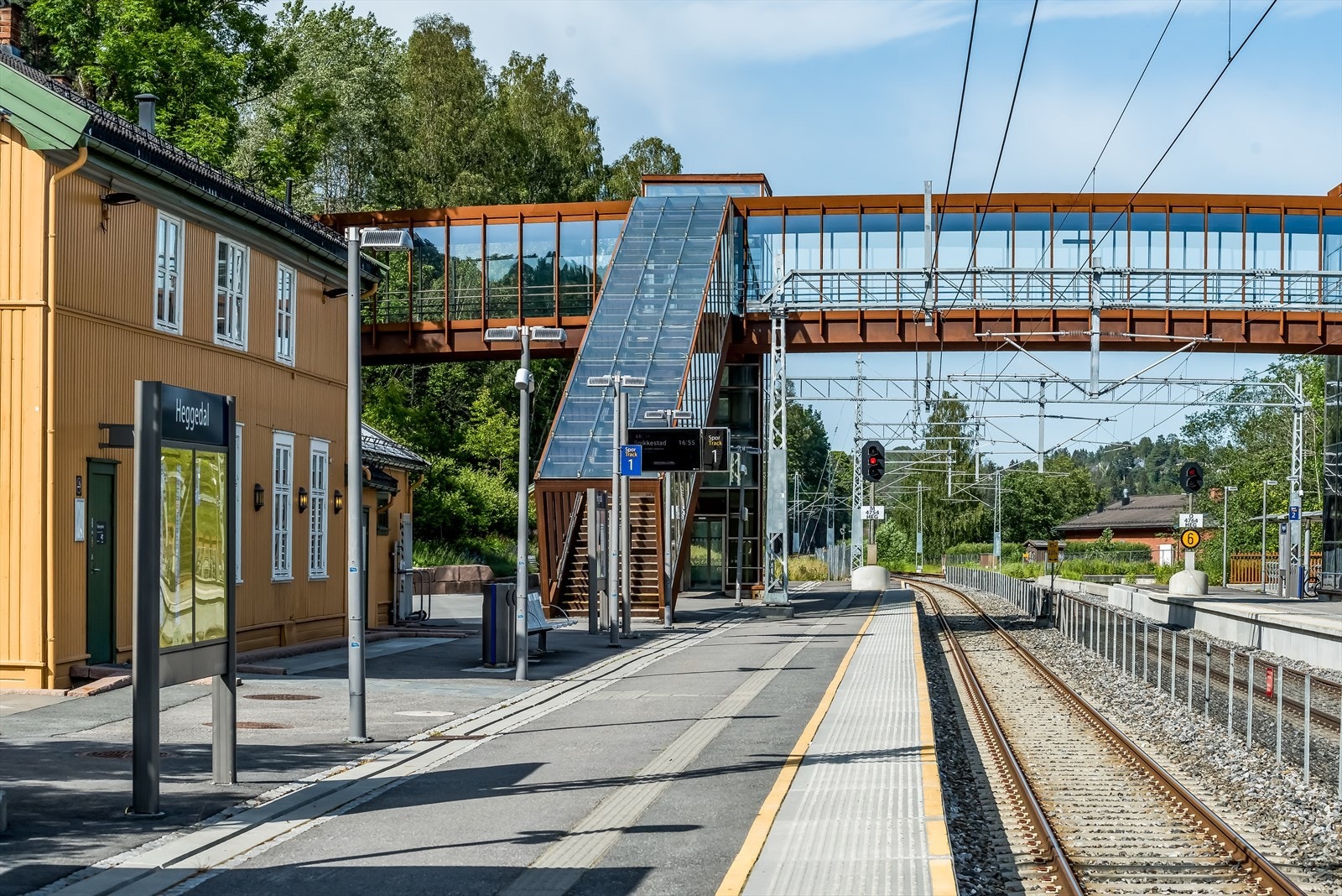 Fra Heggedal stasjon tar lokaltoget deg til Asker på 8 minutter. Galleribilde
