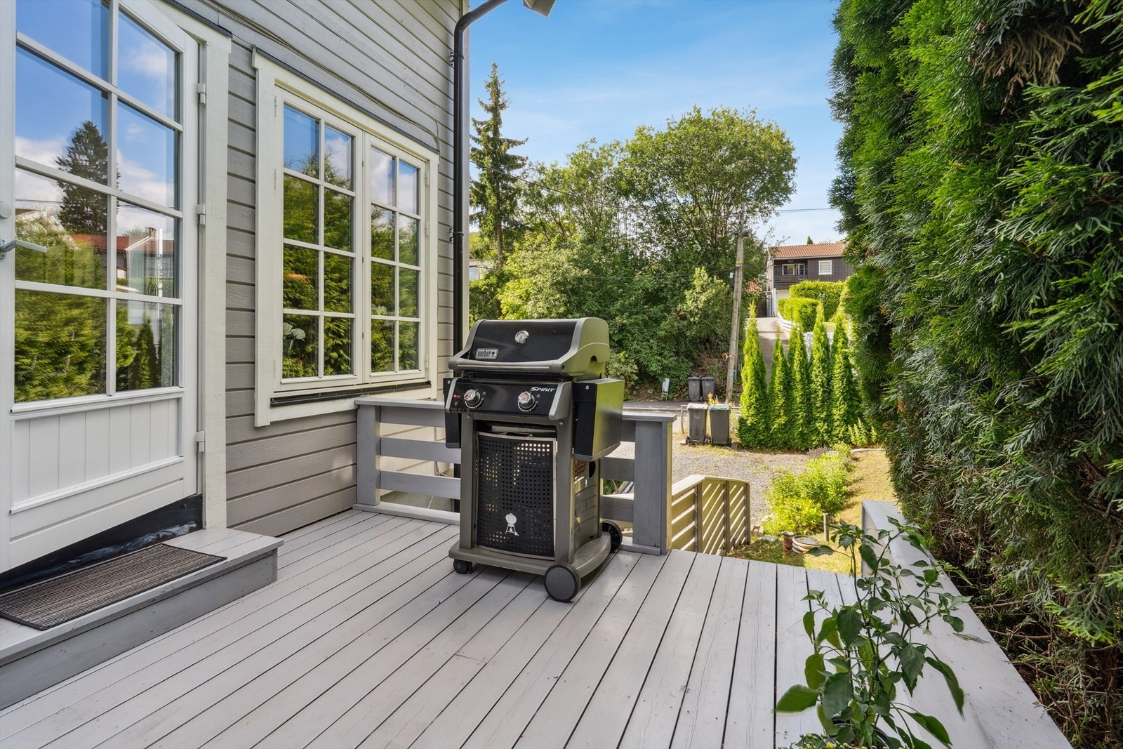 Terrassen blir lett en forlengelse av stuen på sommeren. Galleribilde