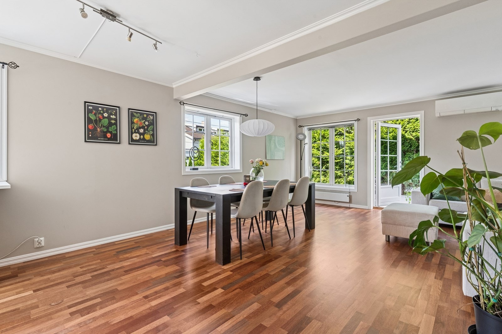 I tilknytning til kjøkkenet, kan spisebord enkelt plasseres - her kan gode måltider nytes. Galleribilde