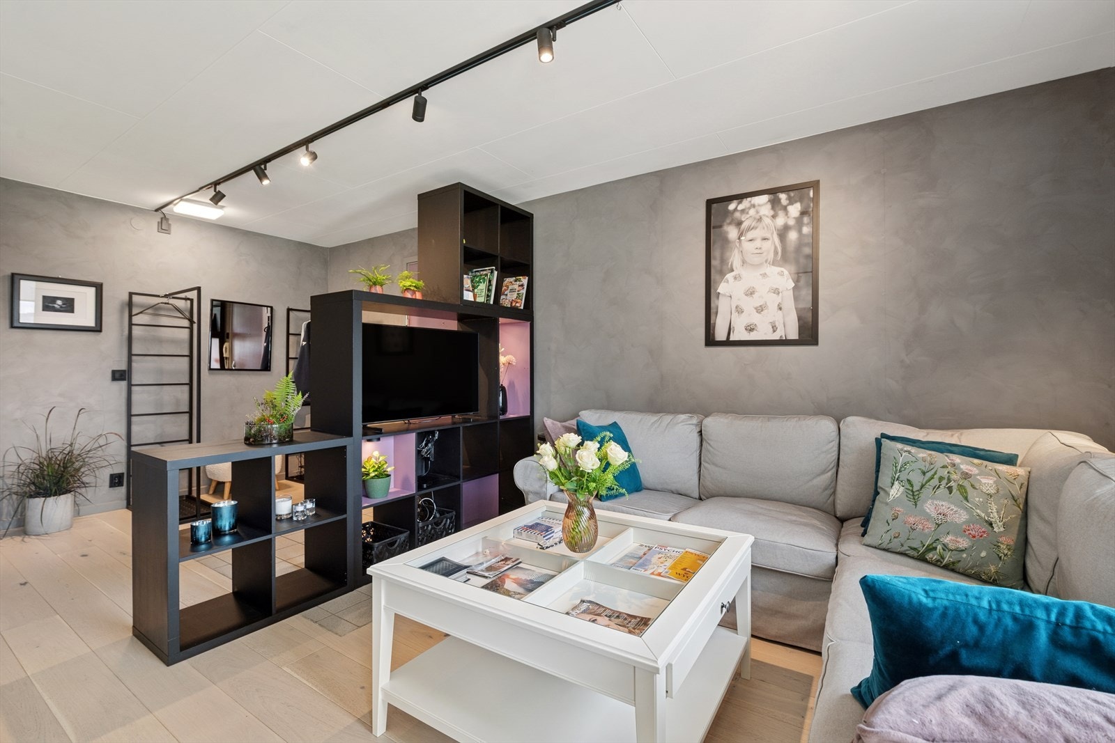 Stuen fremstår som lys og innbydende. Galleribilde