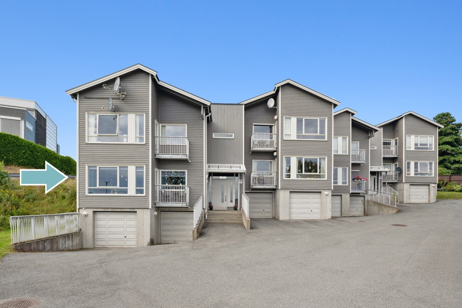 Parkering i garasjekjeller. Galleribilde