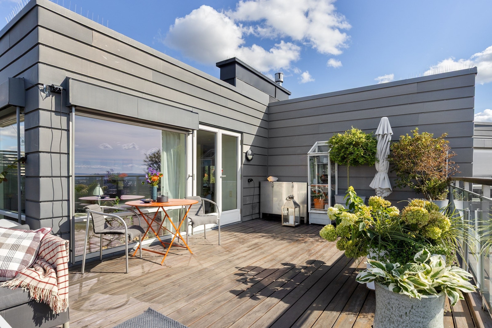 Her kan du skap din helt egen oase med utemøblement, potter, planter, lyker osv. Galleribilde