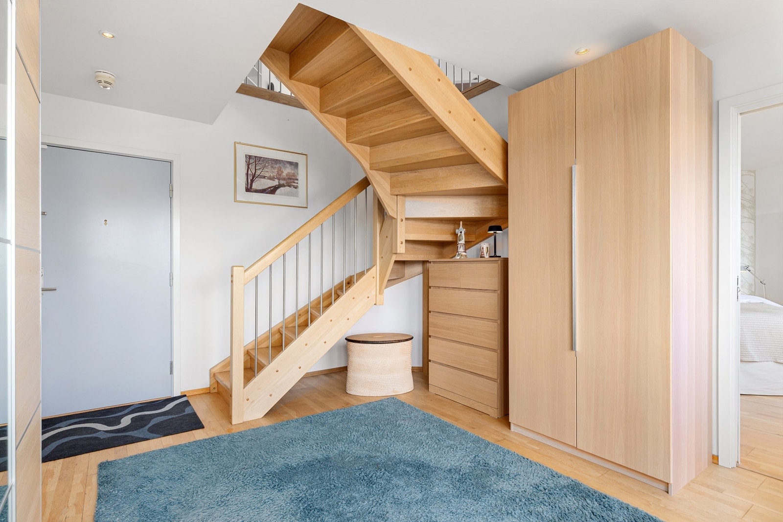 Gang med god plass til garderobeløsning Galleribilde