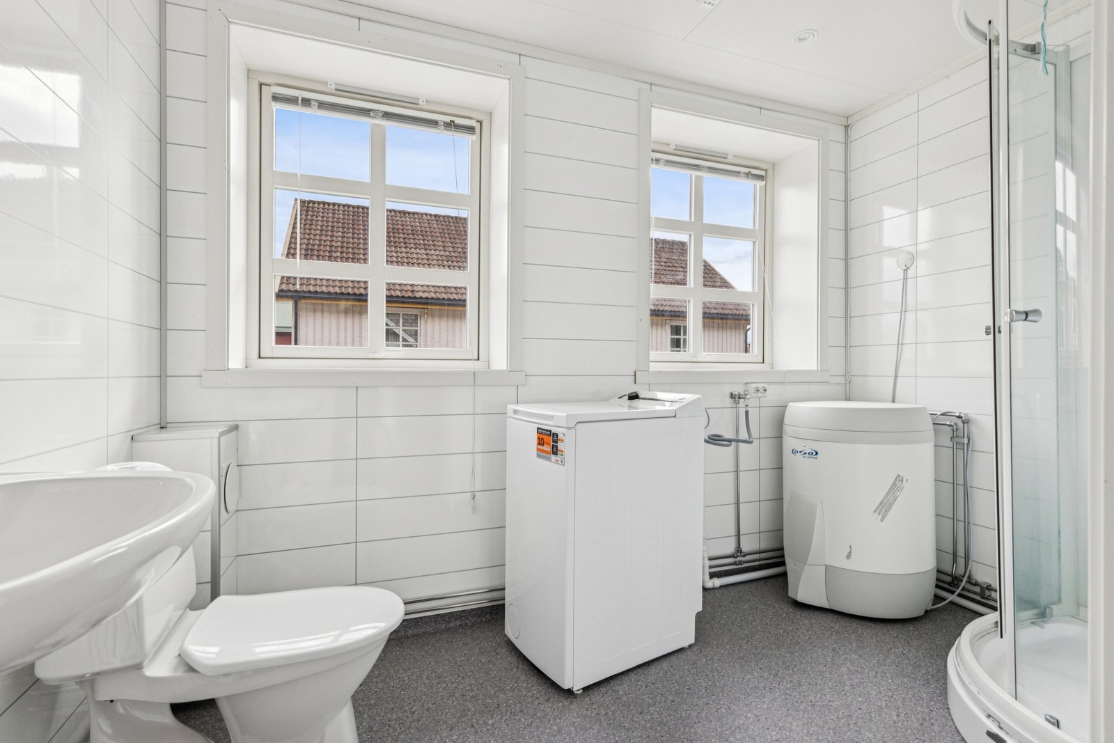 Felles bad for hybler. Galleribilde