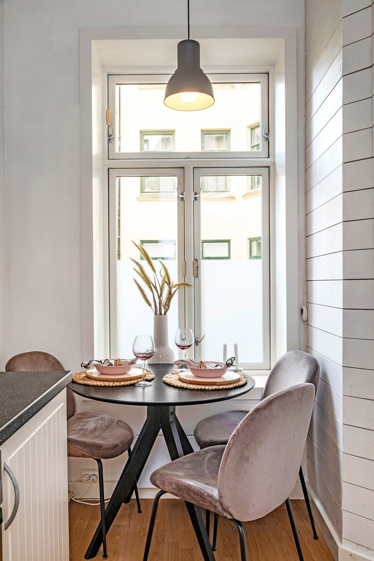 Egen spiseplass på kjøkken. Galleribilde