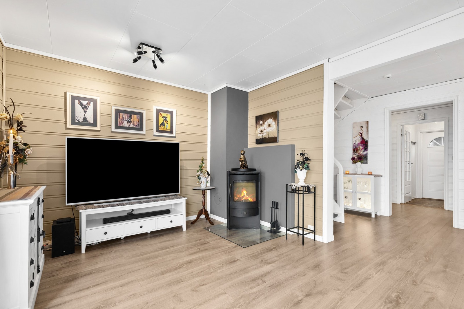 En moderne peisovn skaper både varme og hyggelig atmosfære Galleribilde