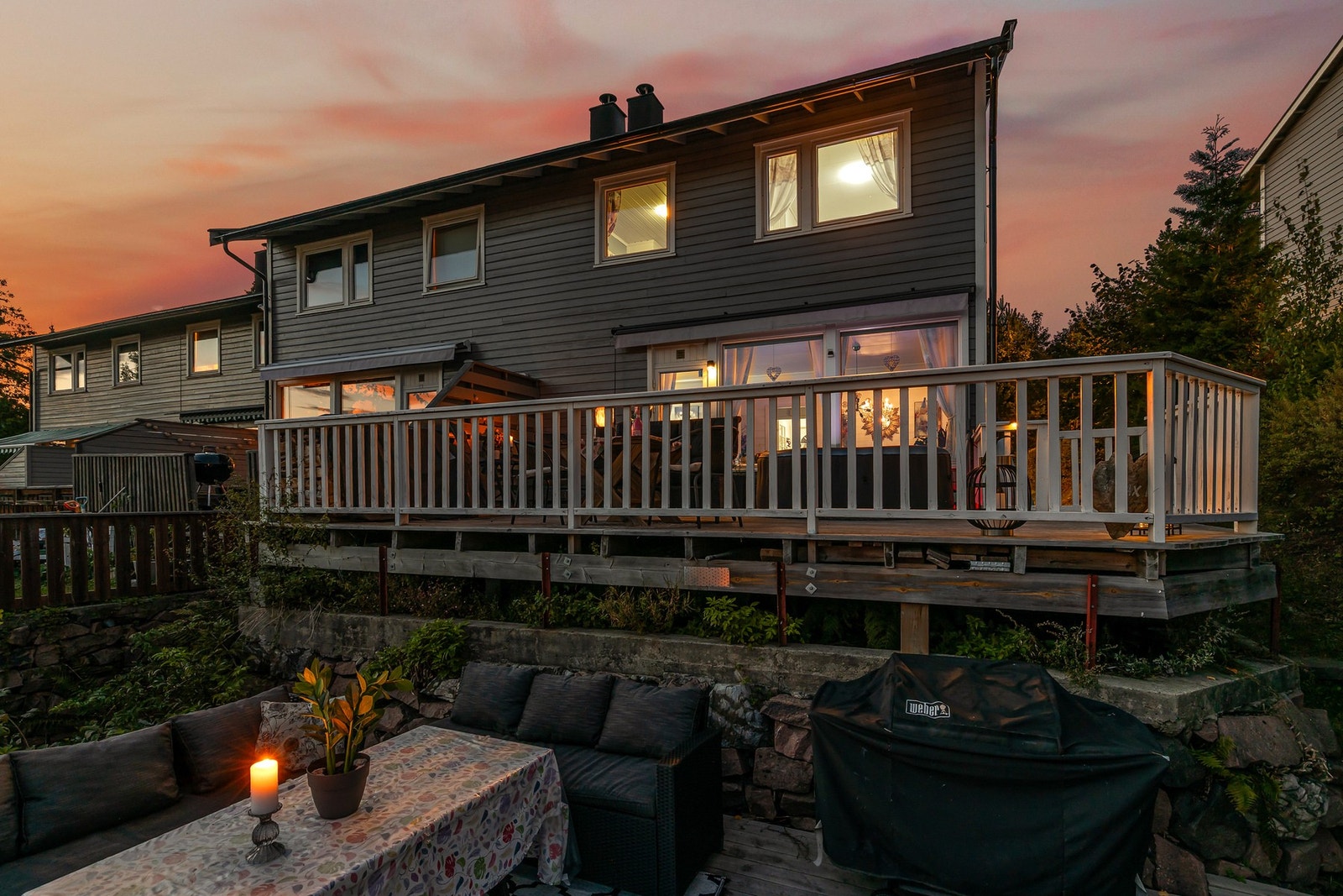 Rekkehuset ligger i enden som gir en luftig følelse, samt hageflekk Galleribilde