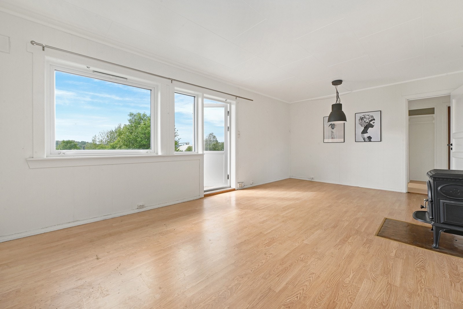 Området er rolig og barnevennlig, og det er gangavstand til kjøpesenteret Amfi Borg. Galleribilde