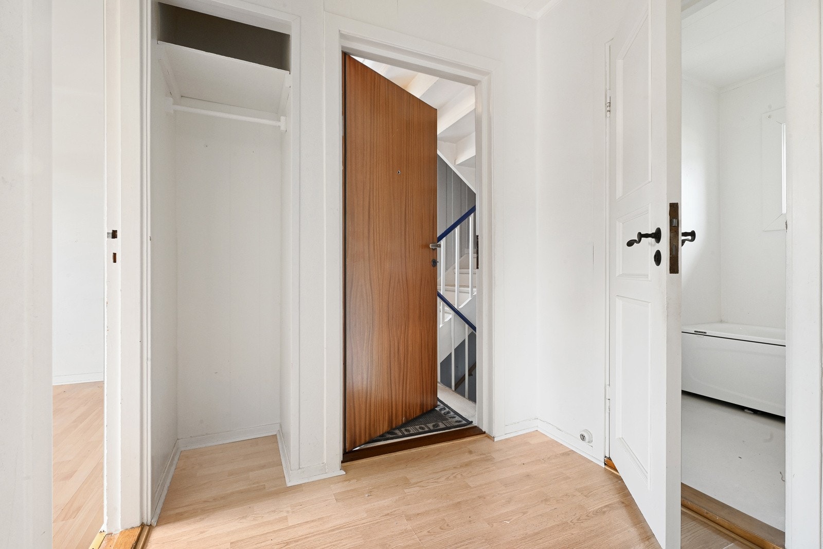 Leiligheten har én bod på loftet og 2 i kjeller. Galleribilde