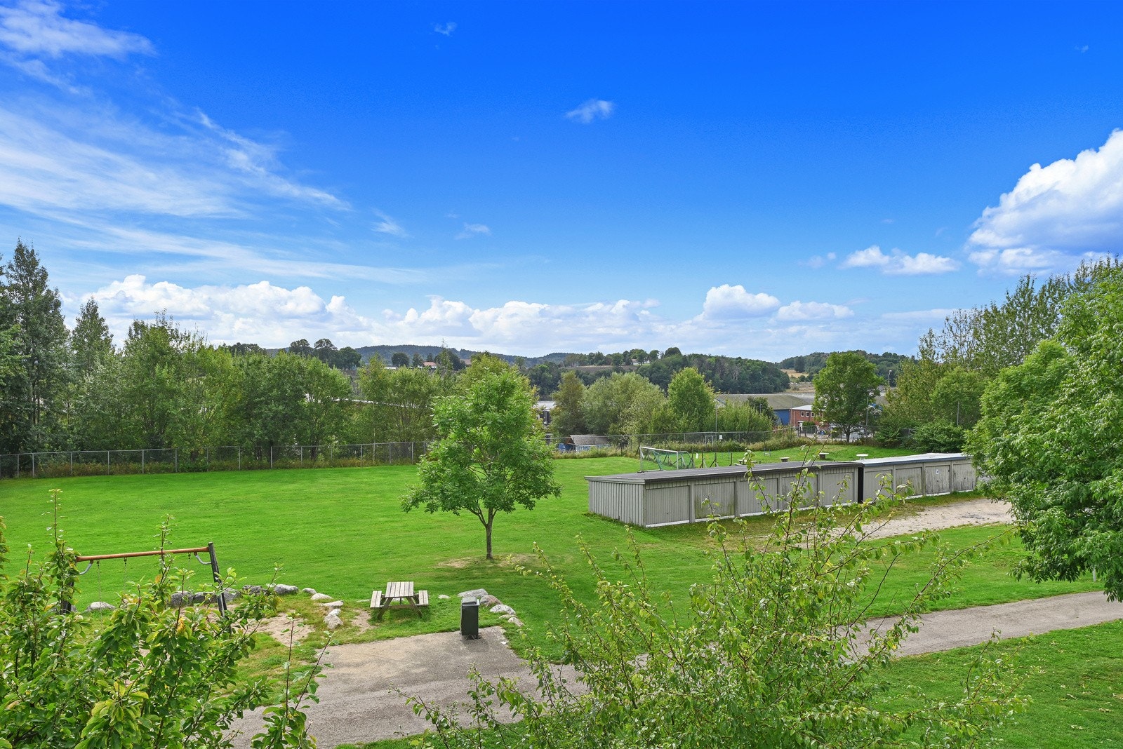 Det er fotballøkke litt nedenfor borettslaget. Galleribilde