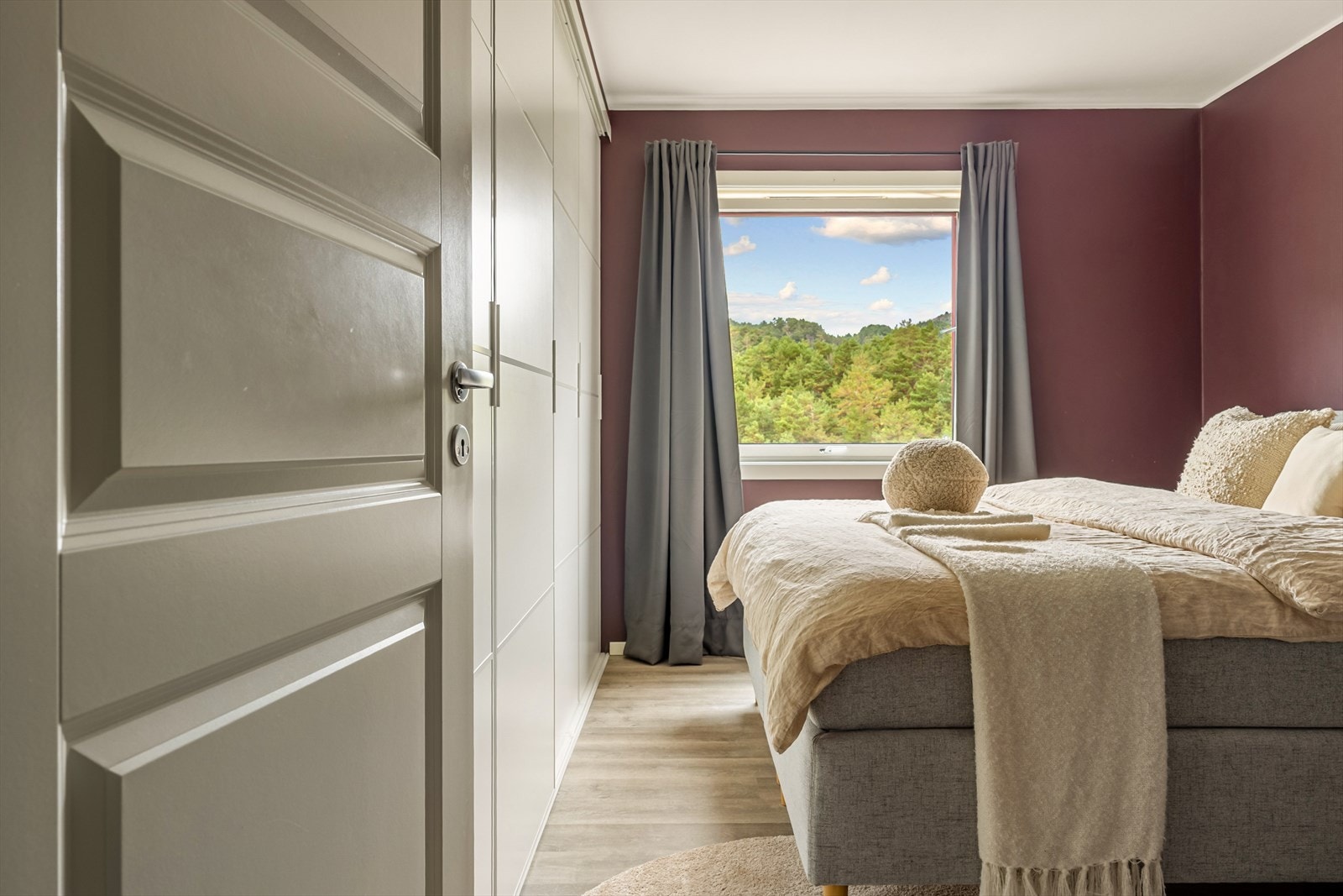 Praktisk garderobeskap for oppbevaring Galleribilde