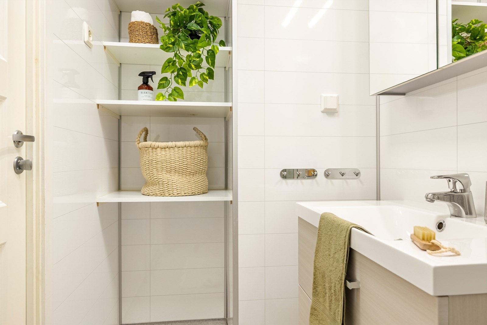 Det er felles vaskerom i hver etasje med plass til egen vaskemaskin og tørketrommel Galleribilde