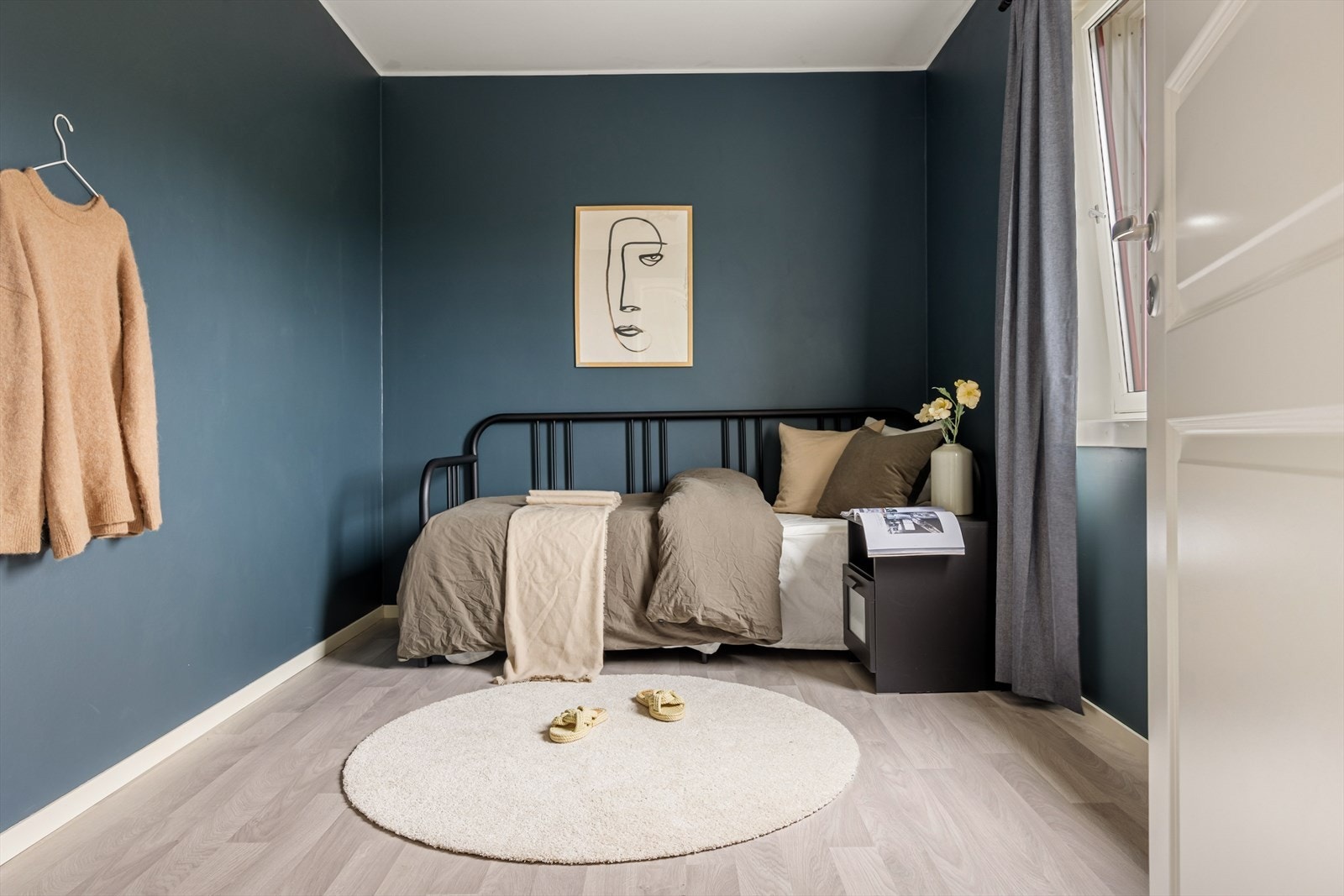 Soverom nummer to passer fint til barnerom, gjesterom eller hjemmekontor om man har behov for det Galleribilde