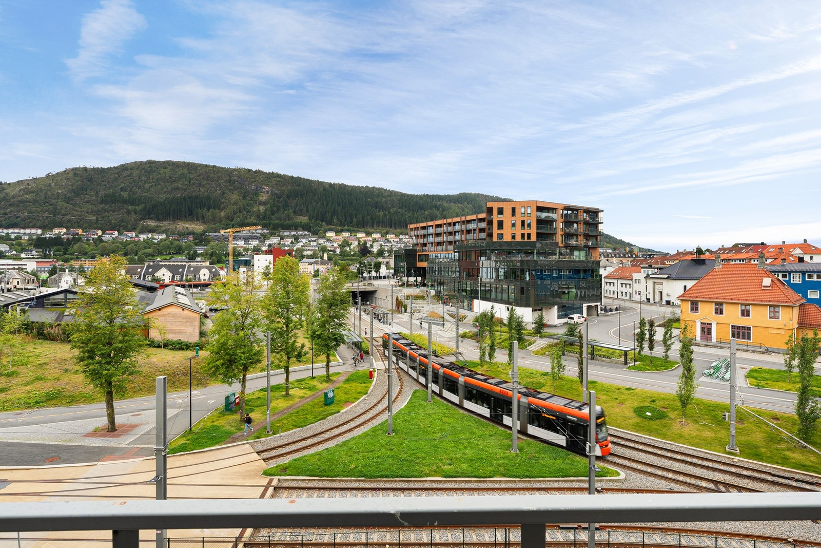 På balkonegn har man flott utsikt mot Bergensdalen og Løvstakken. Galleribilde