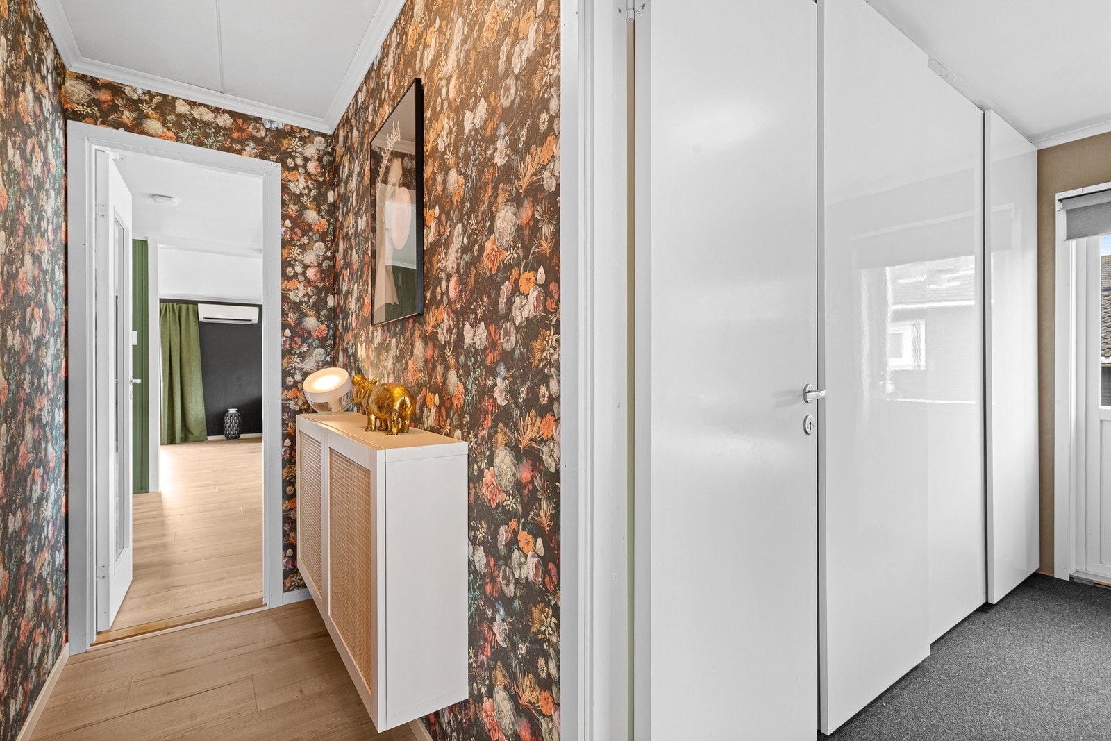 Videre tilkomst til soverom og bad. Galleribilde