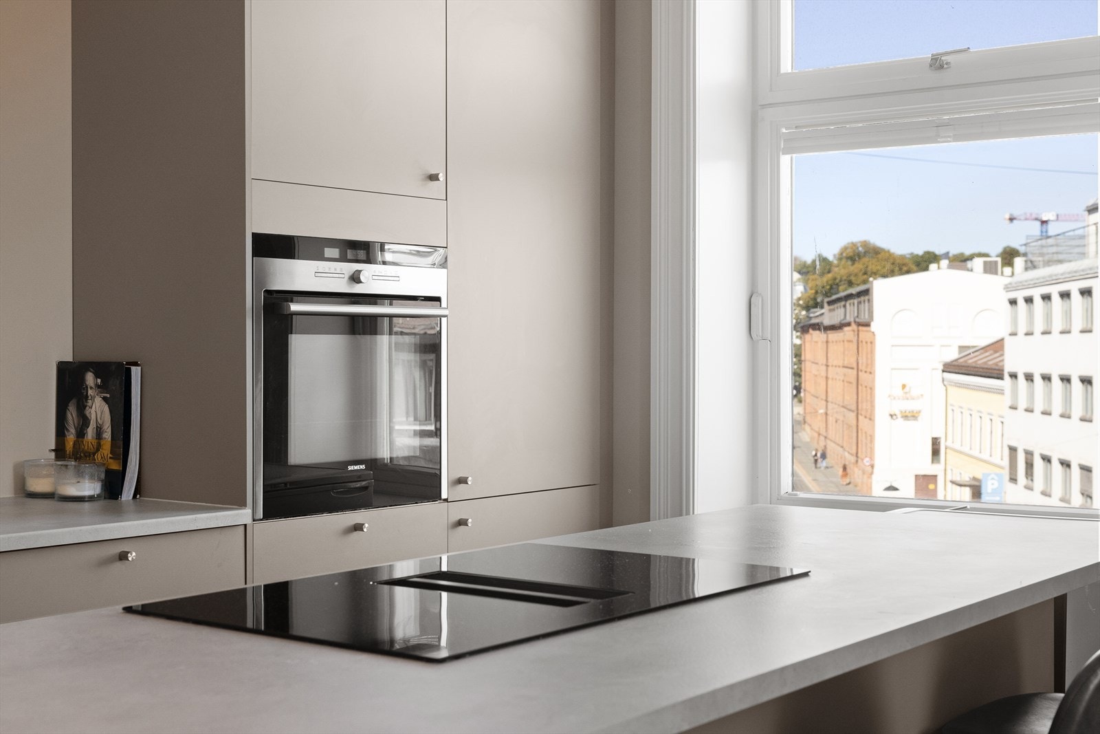 Påkostet platetopp med integrert ventilator fra Eico. Galleribilde