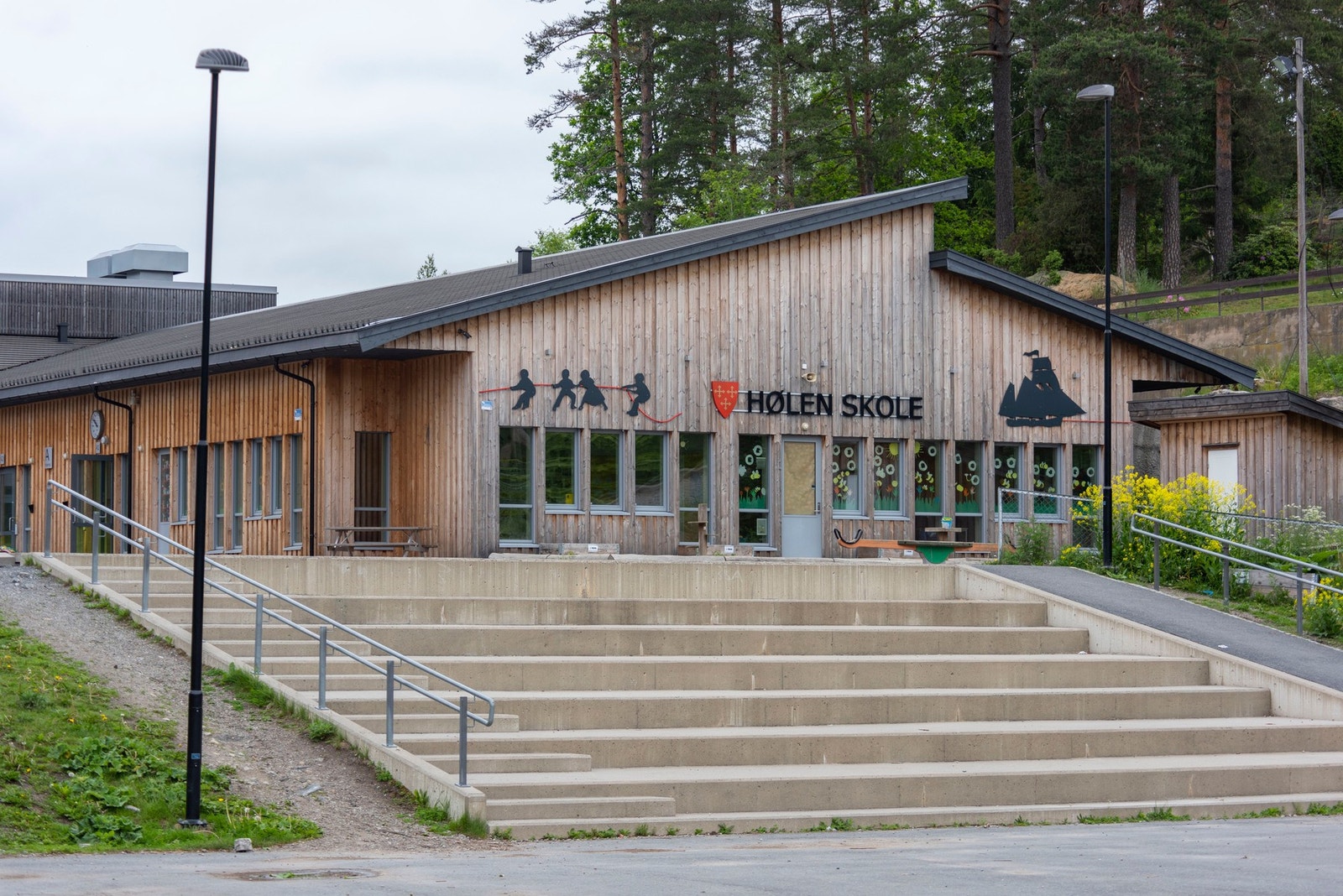 Kort vei til Hølen skole. Galleribilde