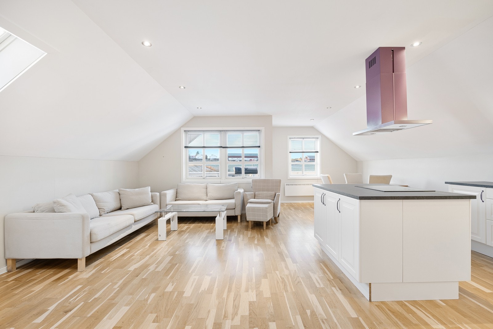 Loftet er ikke godkjent brukt som bolig eller som oppholdsrom for øvrig. Galleribilde