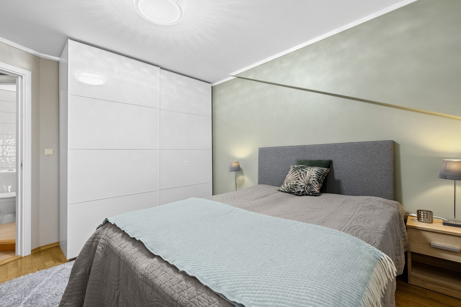 Her er det også installert et stort garderobeskap Galleribilde