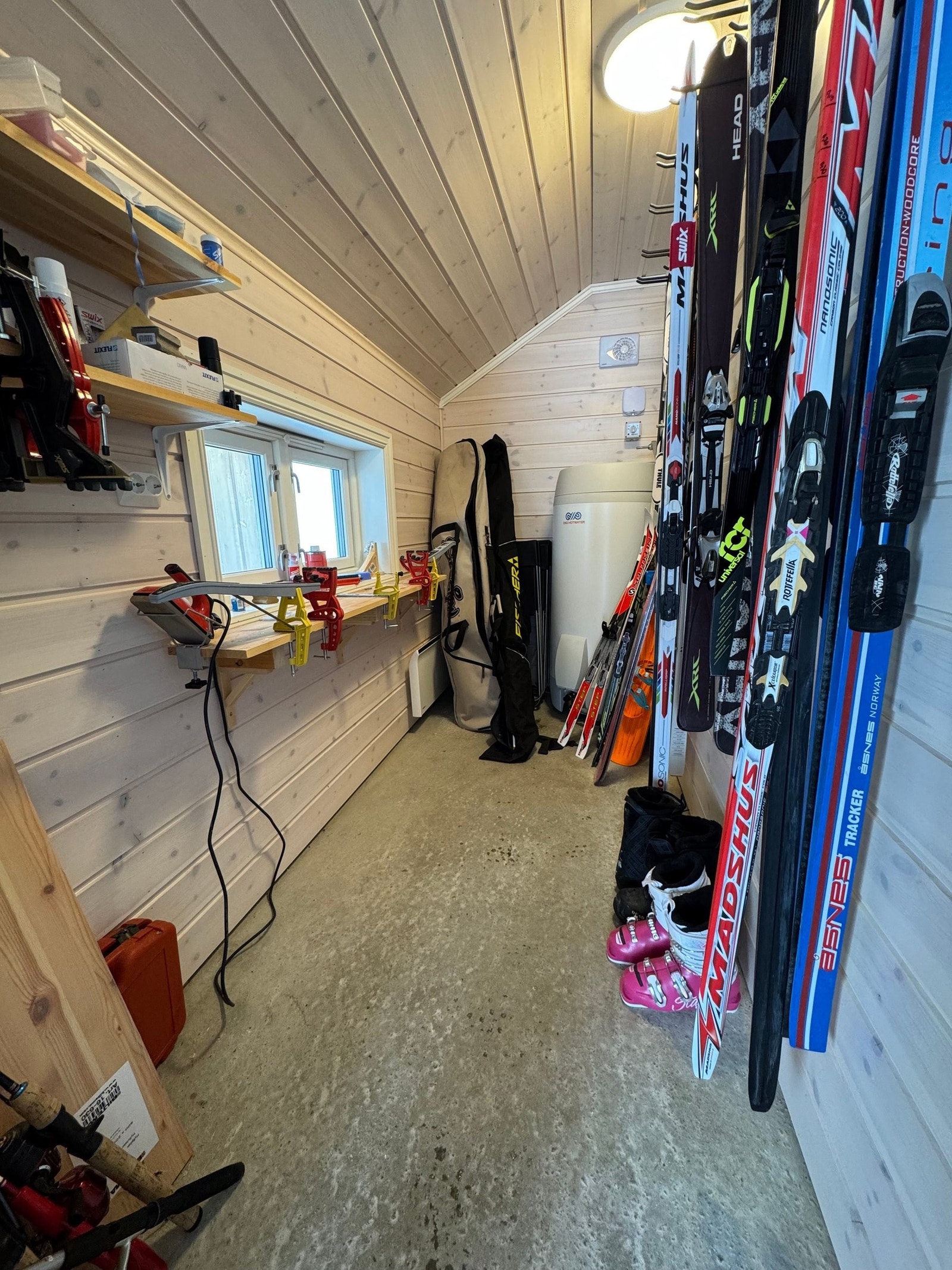 Teknisk rom og smørebod, fullisolert med oppvarming og ventilasjonsavtrekk. Galleribilde