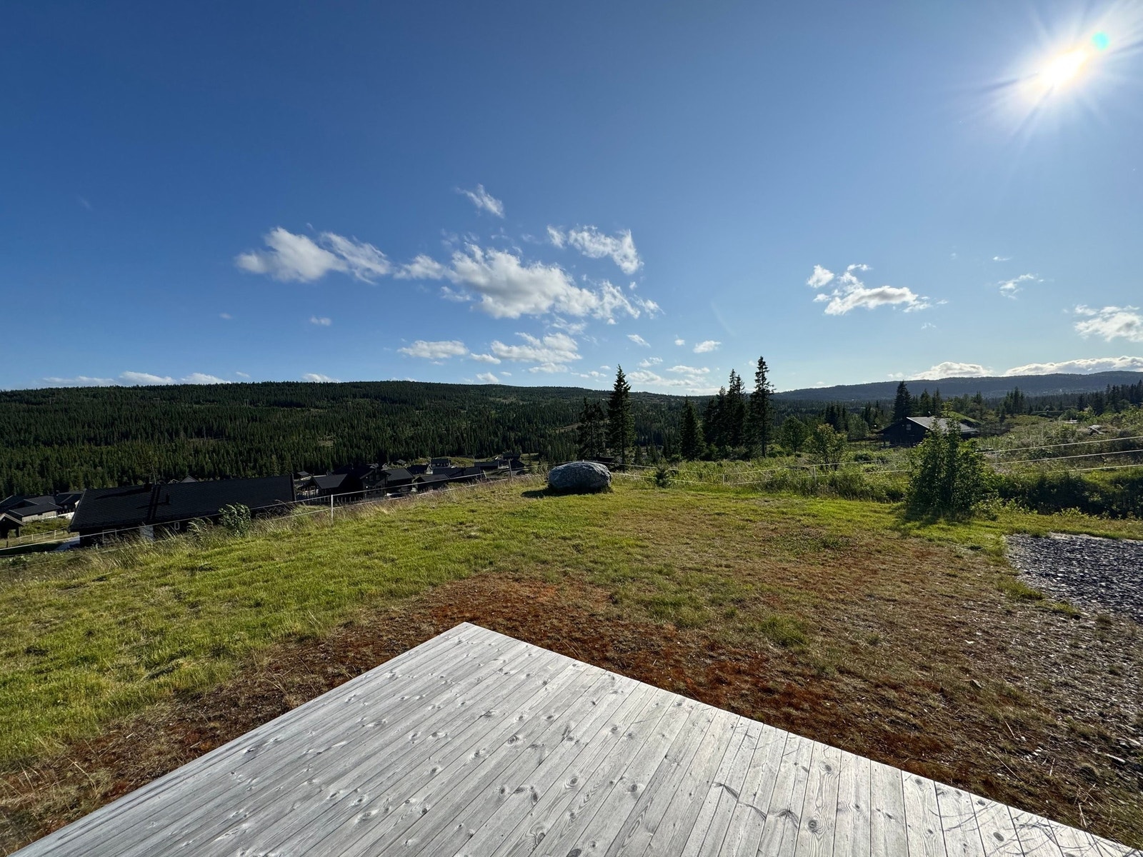 Vestre del av terrassen har sol til langt på kveld. Galleribilde