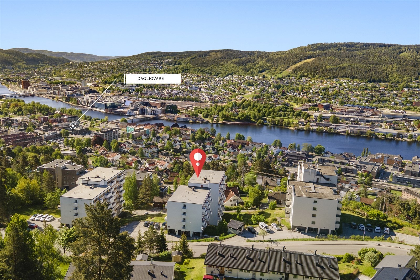 Her bor du med umiddelbar nærhet til turstiene i Bragernesåsen, samt kort vei til dagligvare, sentrum, Gulskogen senter, offentlig transport og Universitetet i Sørøstnorge. Galleribilde