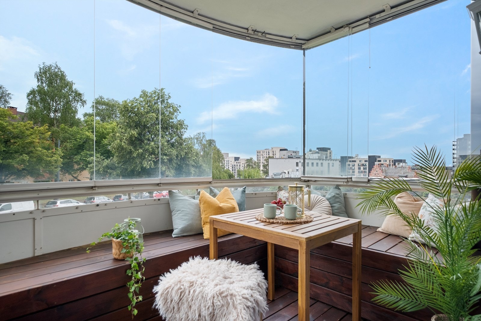 Leiligheten byr på en herlig sydvendt balkong på ca. 10 m² med gode solforhold. Galleribilde