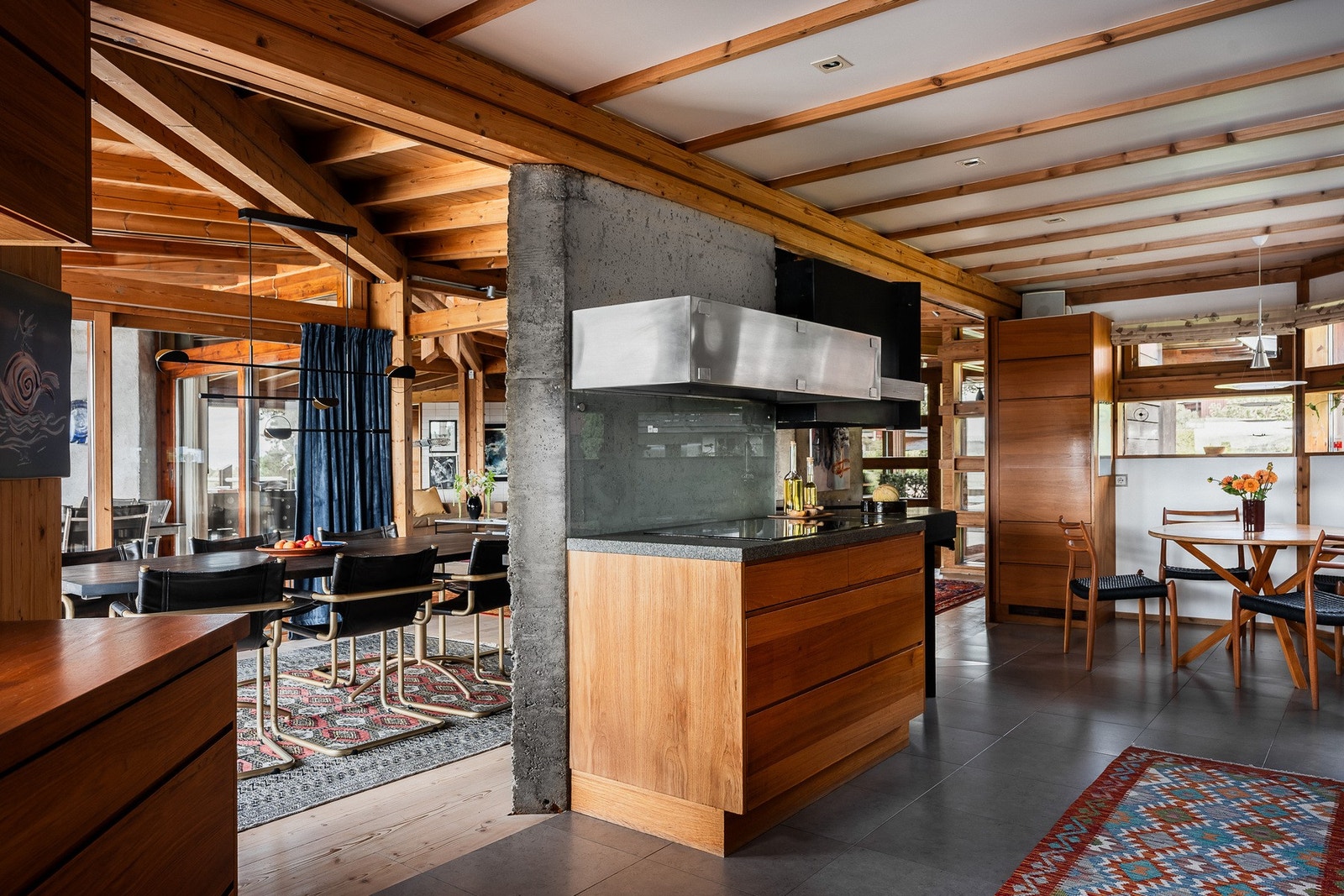 Kjøkkenet er oppgradert i 2005. Galleribilde