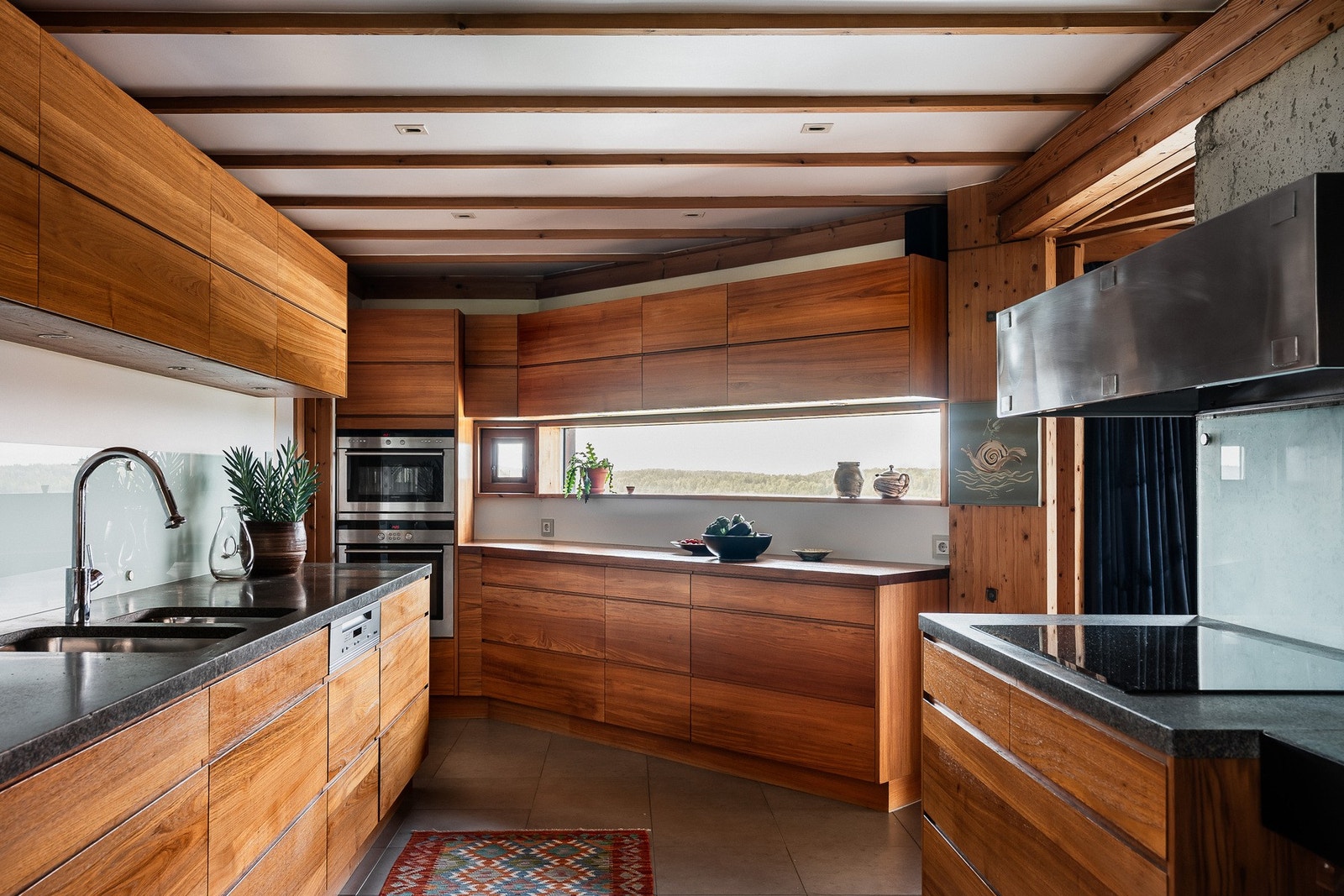 Benkeplate i granitt. Utgang til terrasse. Galleribilde