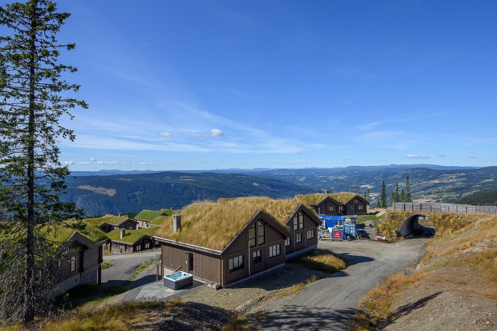 Enkel adkomst tilbake fra alpinbakken via krokheisen som går på baksiden av hytta (og over skibrua som man ser til høyre i bilde). Galleribilde