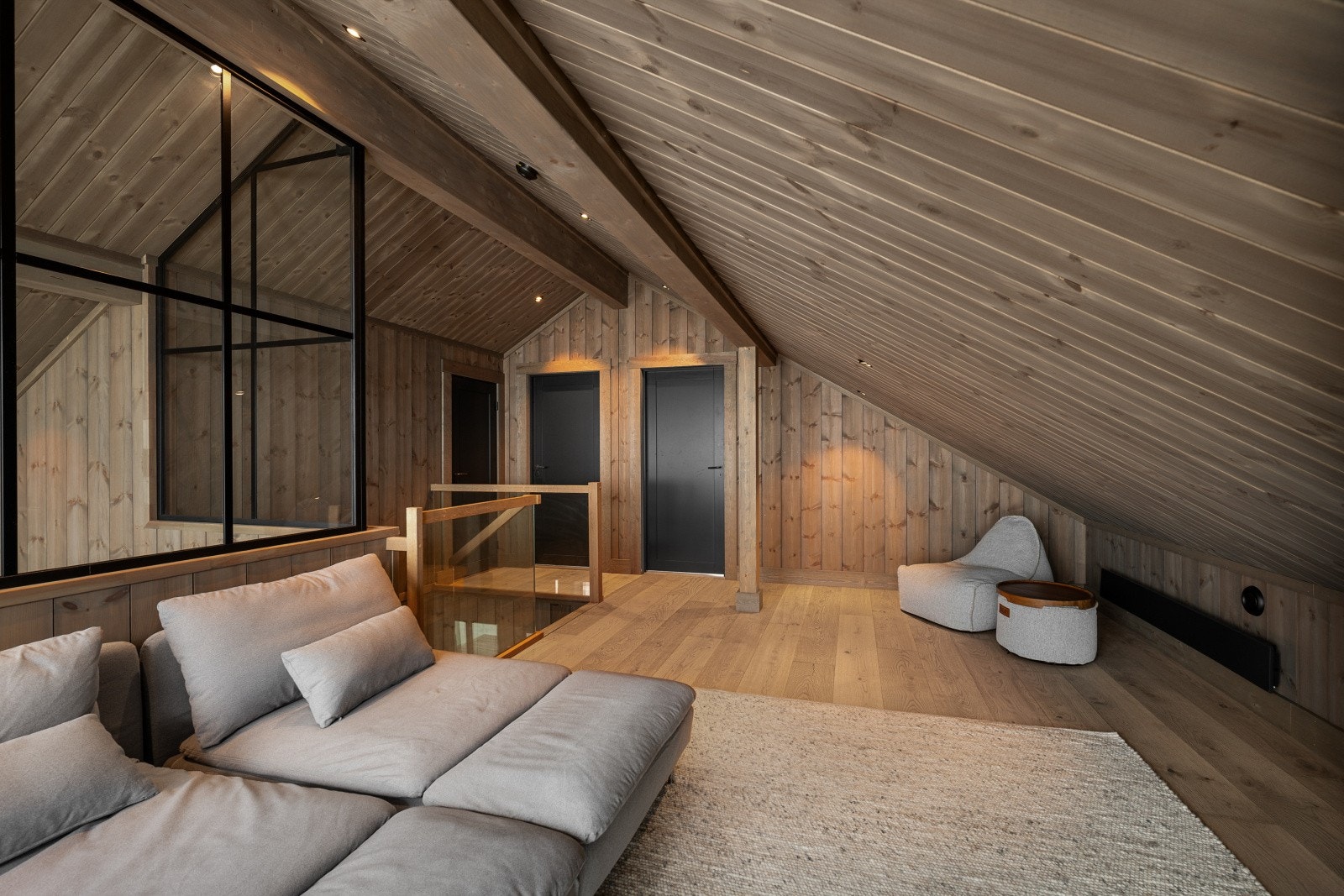 Stuen har god plass til både sofakrok og andre innredninger som f.eks. en kontorplass. Galleribilde