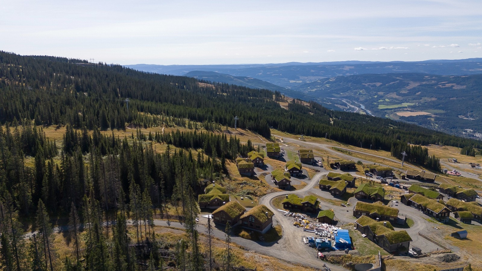 I sommerhalvåret kan du bli med Mosetertoppen Skiline MTB Guide på guidede turer. Her kan du oppdage alle mulighetene Øyerfjellet kan tilby fra sykkelsetet. Galleribilde