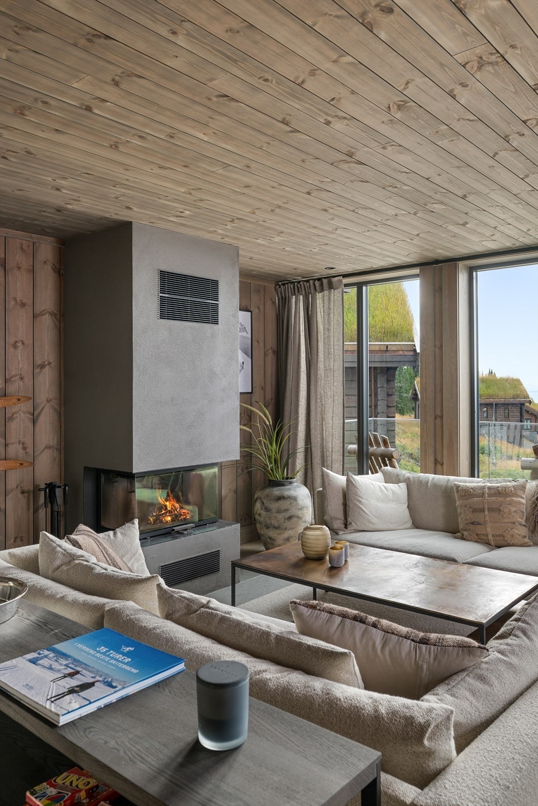 Hytta selges fult møblert med hvitevarer, brunevarer, møbler og noe innbo. Galleribilde