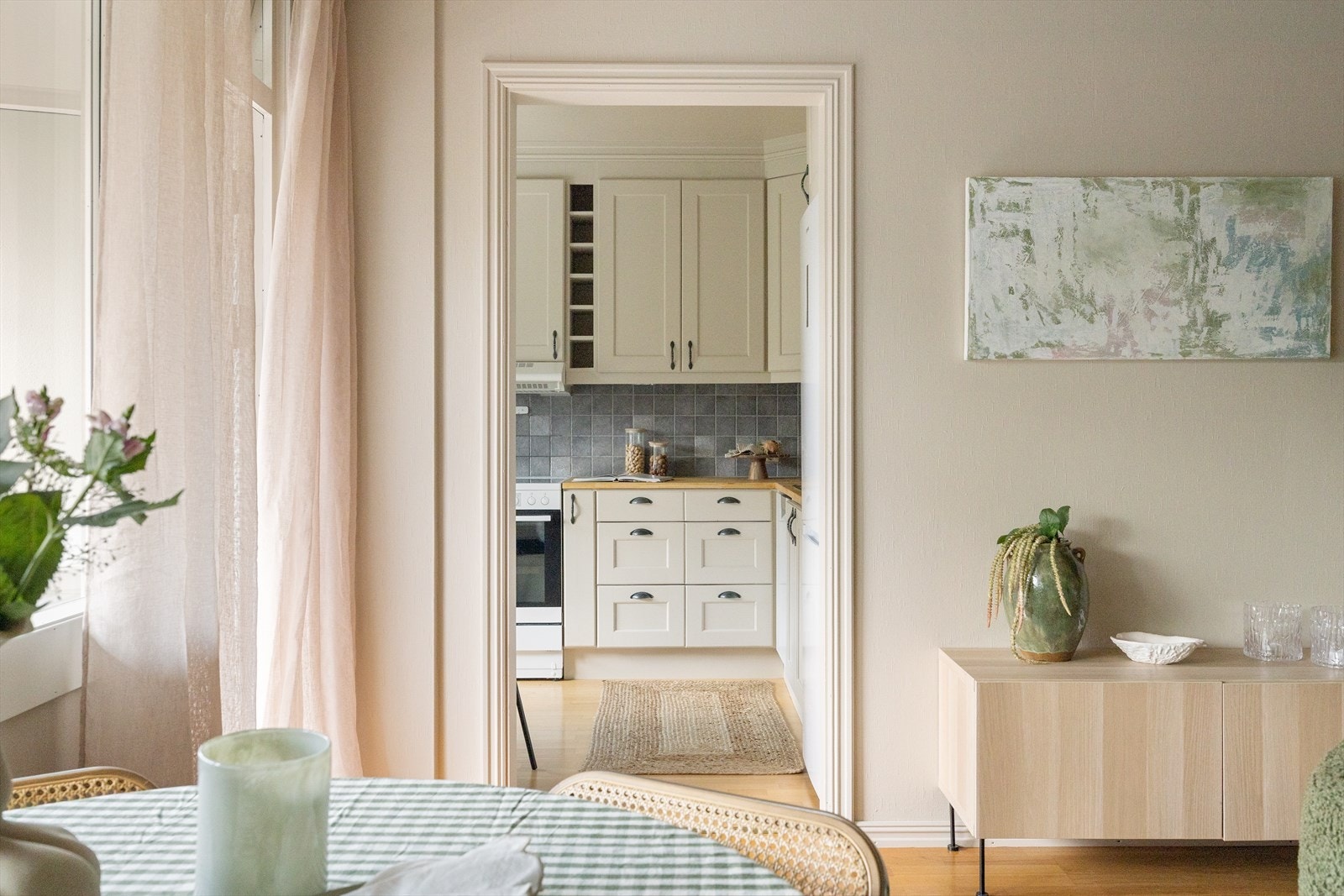 Leiligheten har en god planløsning med separat stue og kjøkken. Galleribilde