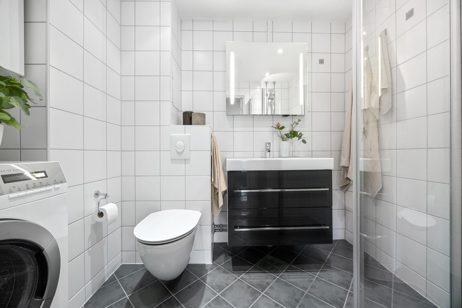 Pent flislagt bad fra 2011 i regi av borettslaget. Galleribilde