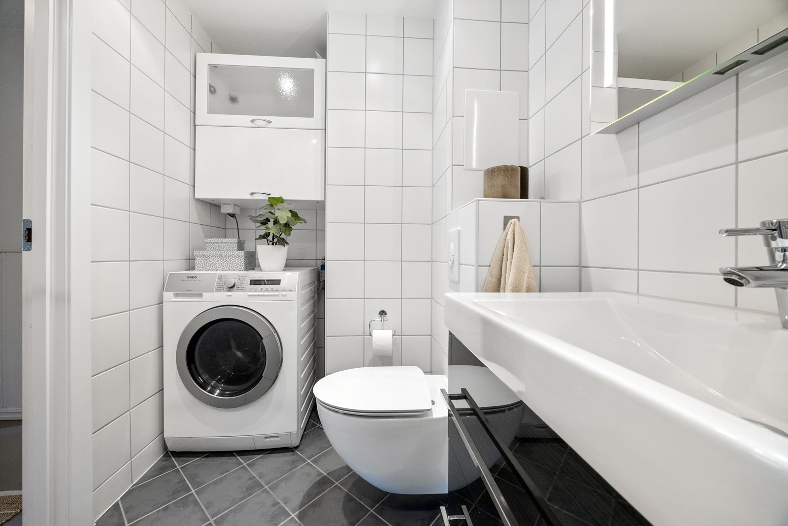 Det er også opplegg for vaskemaskin. Det er fellesvaskeri i bygget. Galleribilde