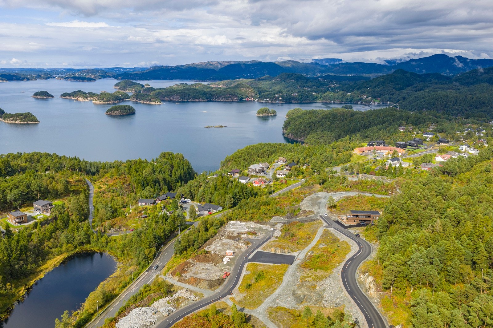 Feltet ligger vestvendt og har kveldssol Galleribilde