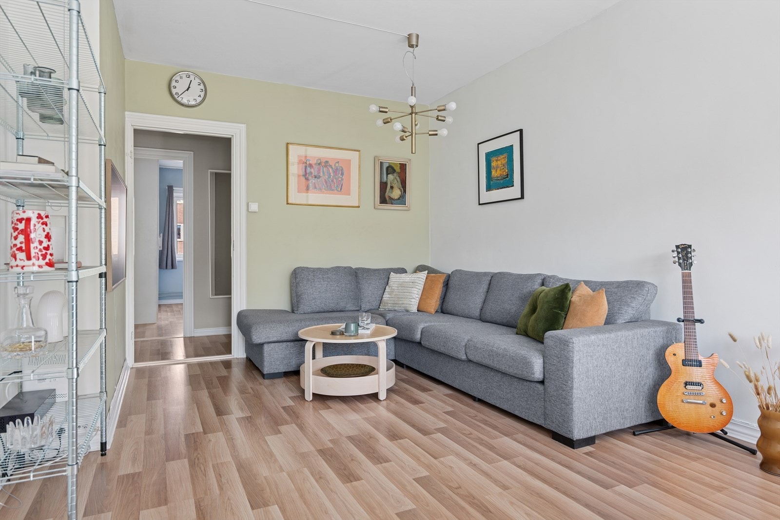 Her er det masse muligheter, og man kan eventuelt flytte kjøkken ut i stue for ett til soverom! Galleribilde