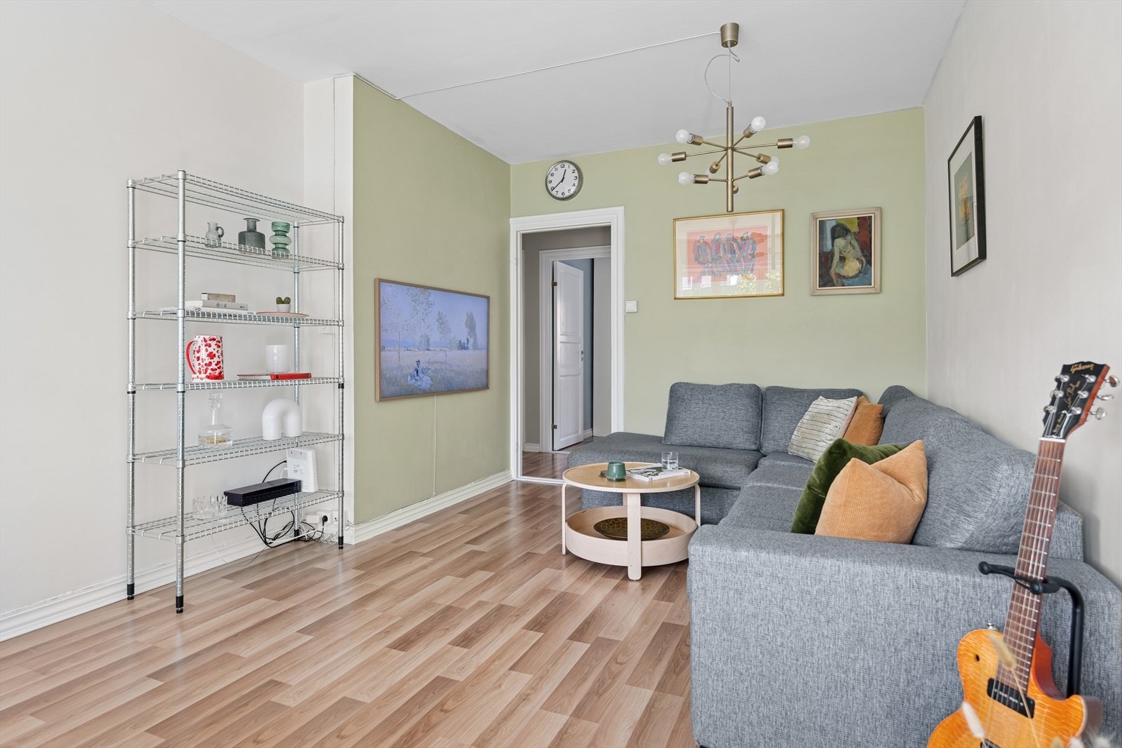 Stuen har en romhøyde på 2,62 m! Galleribilde