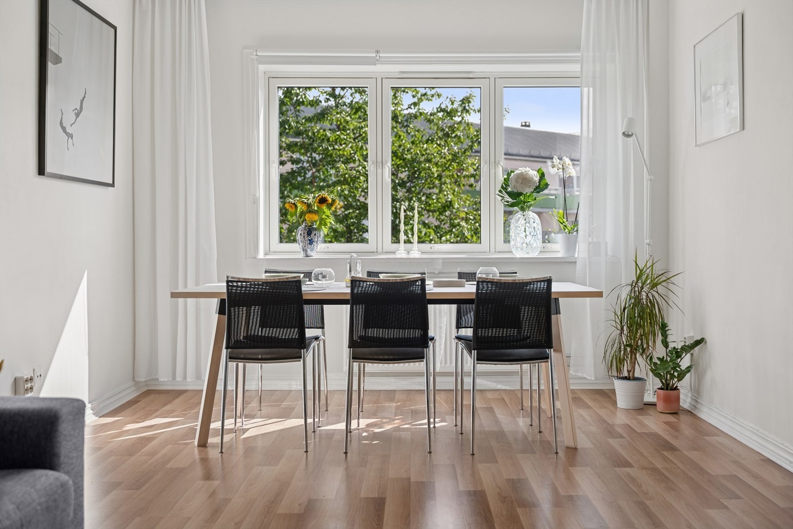 Leiligheten fremstår lys og innbydende, beliggende svært sentralt på sofienberg, rett ved Carl berner. Galleribilde