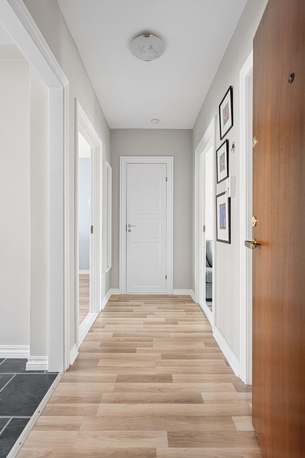 Entreen gir et godt førsteinntrykk og har gode oppbevaringsmuligheter. Galleribilde