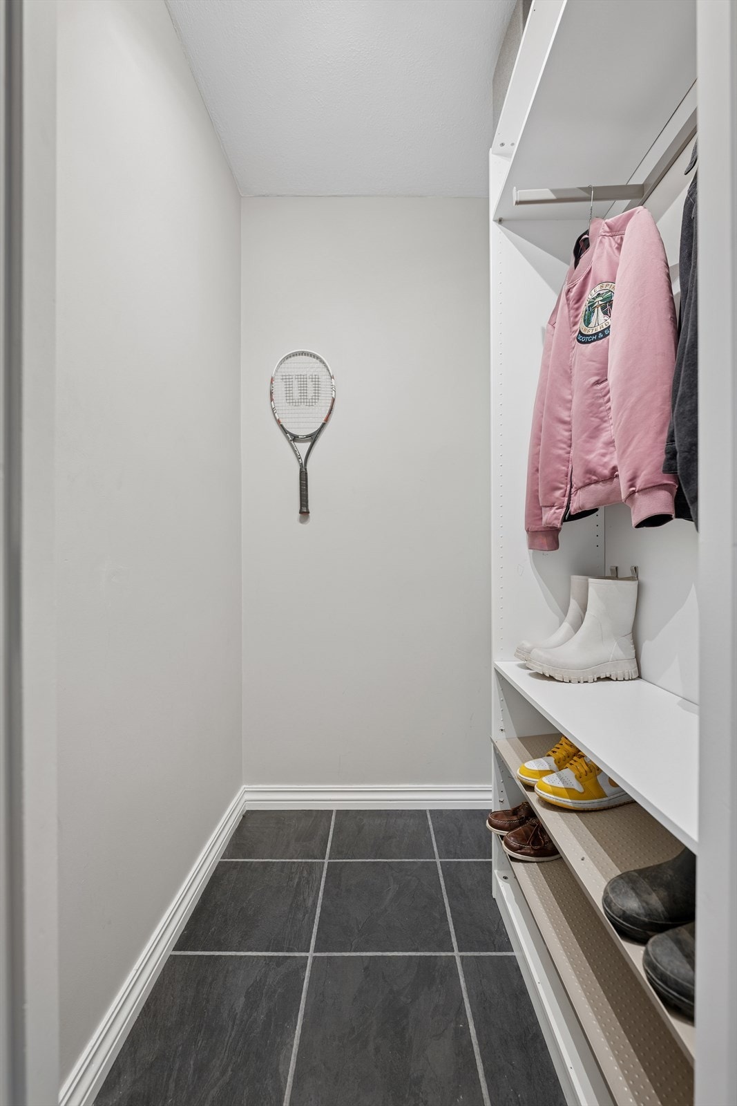 Leiligheten har walk-in closet i eget rom! Galleribilde