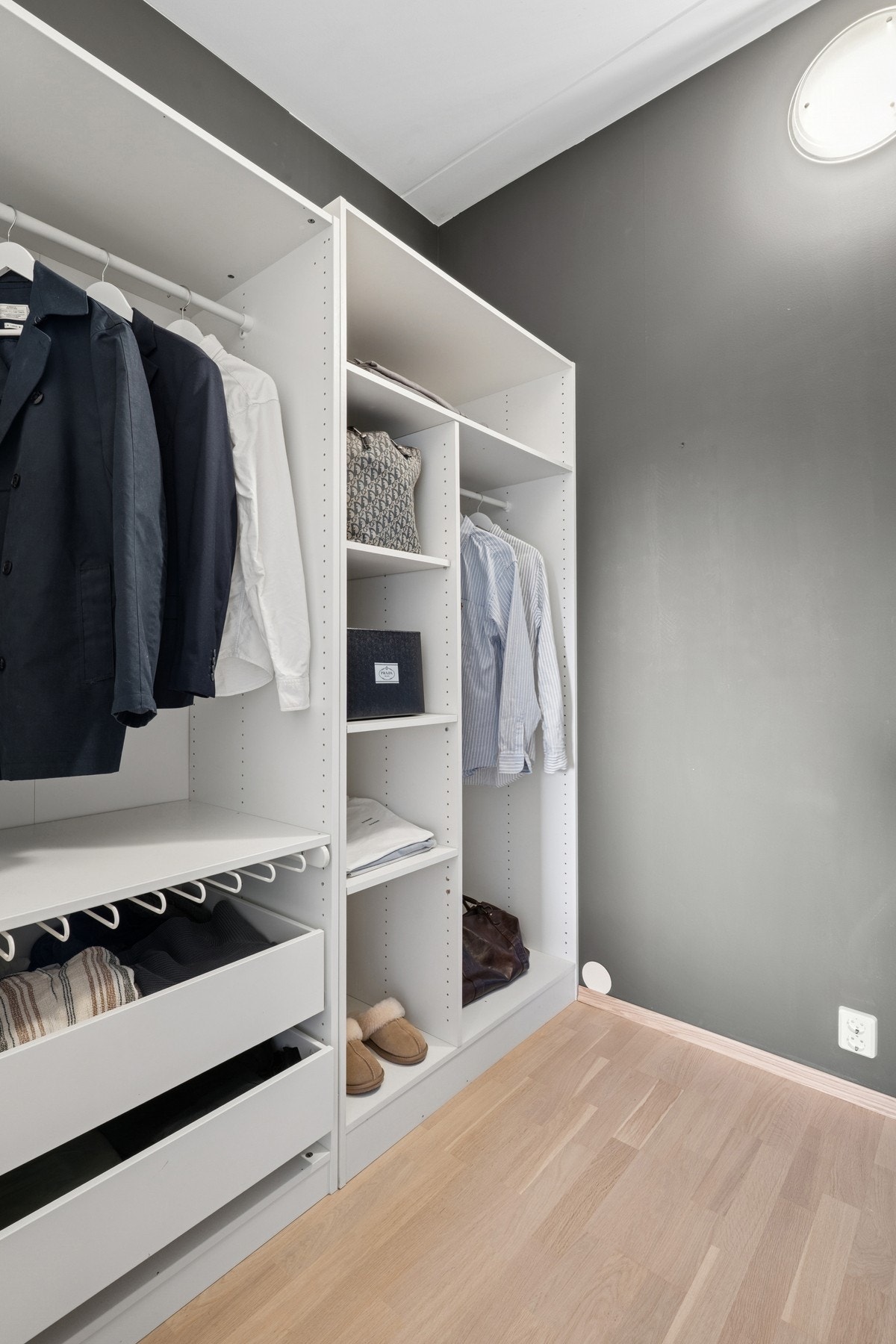 Walk-in-closet kan også benyttes til kontor eller annet ønske. Galleribilde