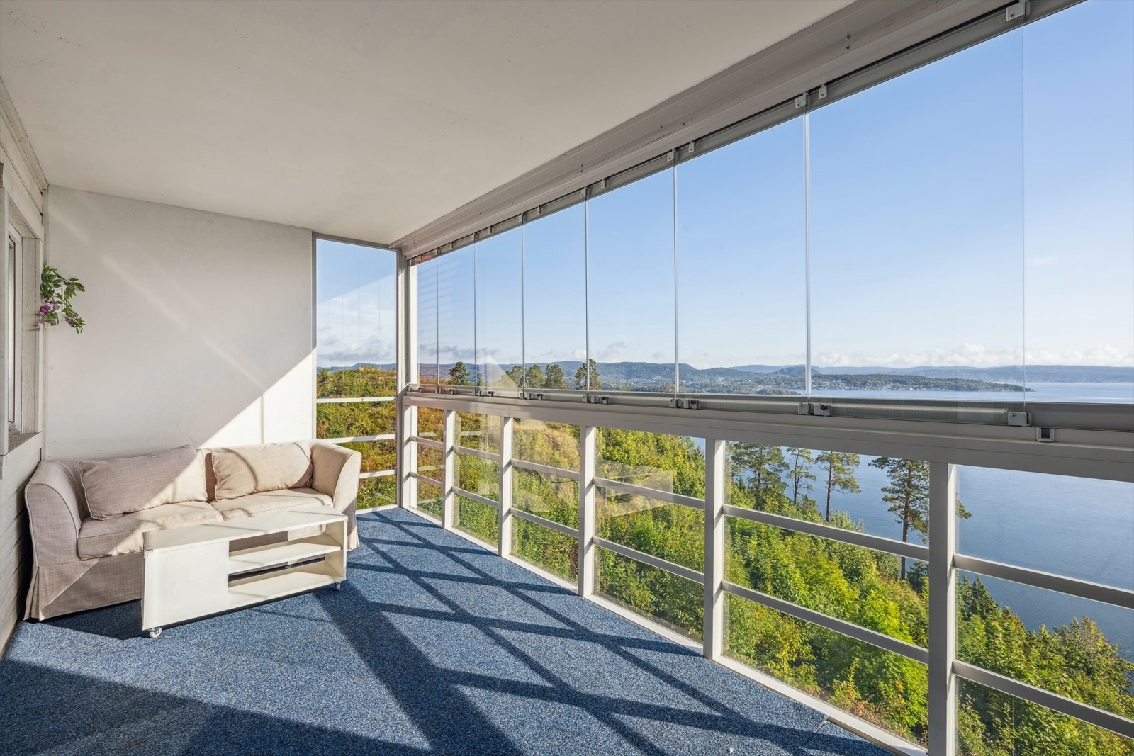 Her er det bare å sitte å nyte denne utsikten Galleribilde