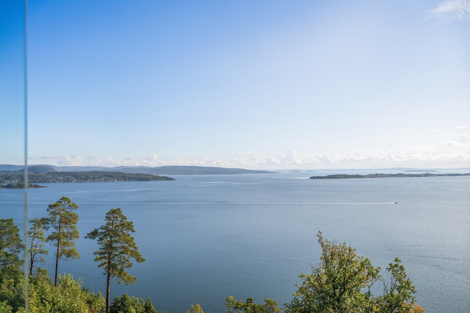 Fantastisk sjøutsikt her får du morgensolen inn og noen flotte soloppganger Galleribilde