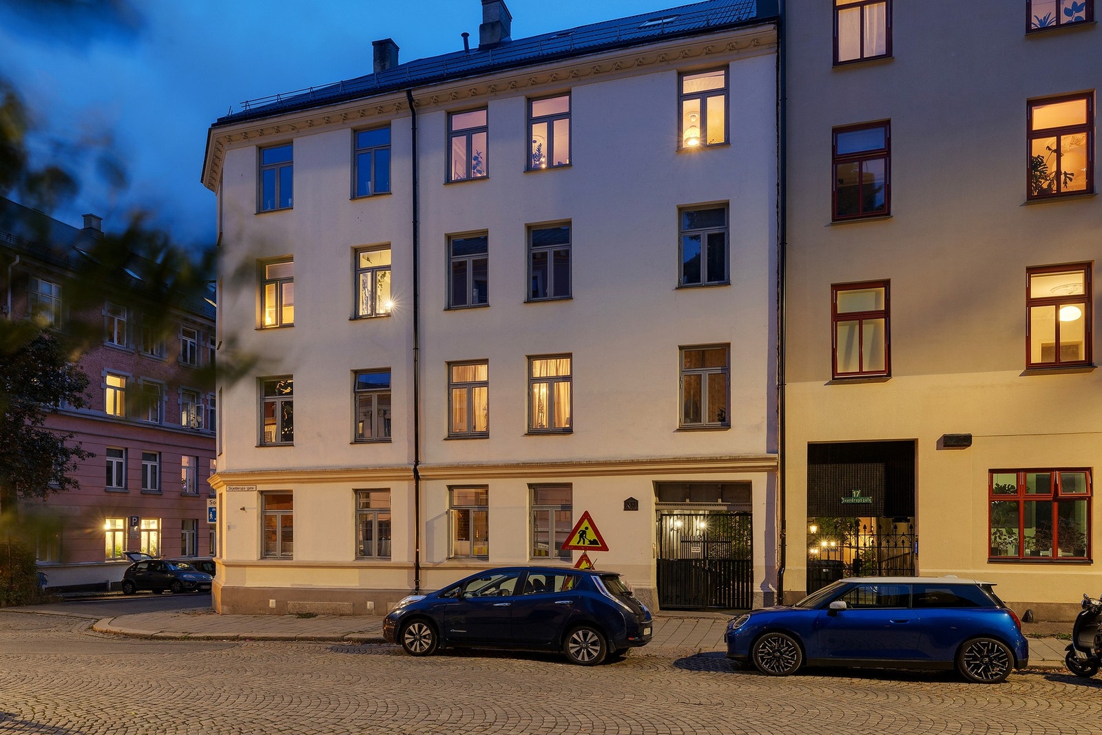 Kveldsbilde av fasaden. Galleribilde