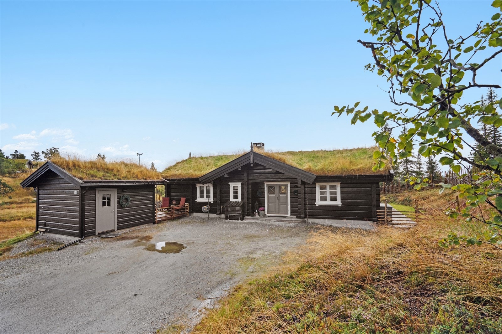 Eiendommen har frittstående utebod med god lagringsplass. Galleribilde