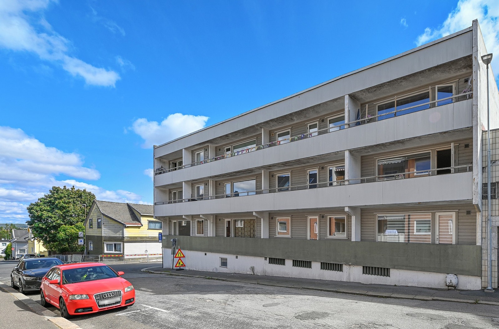 Leiligheten ligger i 2. etasje, og er plassert lengst til høyre i bildet. Galleribilde